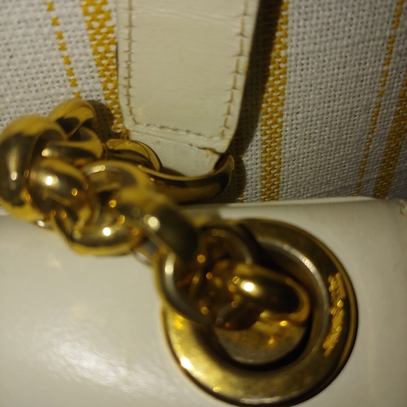 FINAL OFFER SALE! SALVATORE FERRAGAMO IVORY GOLD CROSS BODY MINIMALIST BAG - Picture 3 of 11